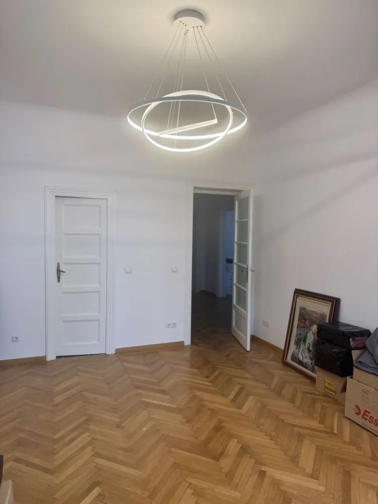 BRASADAS închiriază ap 3 cam etaj 1/3 Universitate.