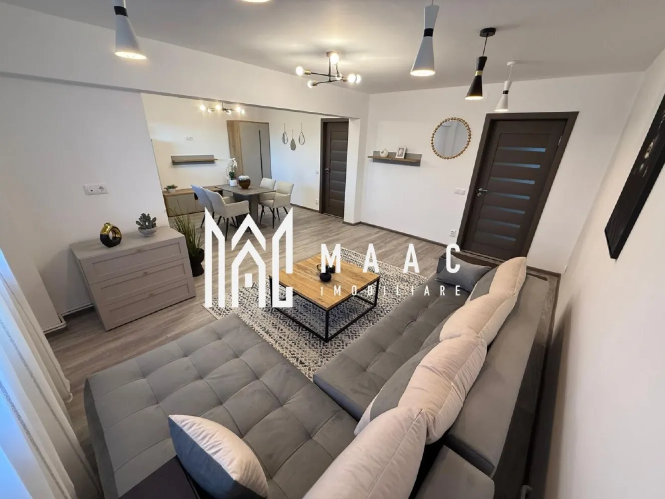 Apartament de lux cu 3 camere, vedere panoramică – zonă centrală - MAAC Imobiliare va propune spre inchirere un apartament elegant și rafinat, situat în inima orașului, într-un imobil modern, cu acces rapid către principalele puncte de interes: restaurante, centre comerciale, instituții de învățământ și zone de agrement. Detalii principale: 3 camere spațioase – living luminos și 2 dormitoare confortabile Bucătărie modernă cu zonă de luat masa separată 2 băi complet echipate 2 balcoane cu vedere panoramică asupra orașului Finisaje, mobilier și electrocasnice de înaltă calitate Complet mobilat și utilat de lux, pregătit pentru mutare imediată 📍 Zonă centrală, ideală pentru cei care își doresc confort, rafinament și accesibilitate într-un singur loc. ✅ Potrivit atât pentru rezidență personală, cât și pentru profesioniști care caută o locuință reprezentativă în centrul orașului . Va rog sa specificati id ul anuntului CP2783277 }}