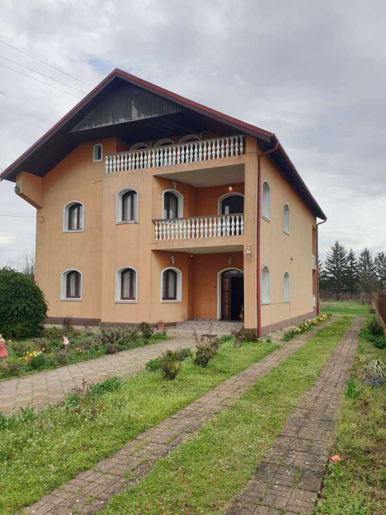Casa S+P+1+M cu 28 ari de teren in Martinesti