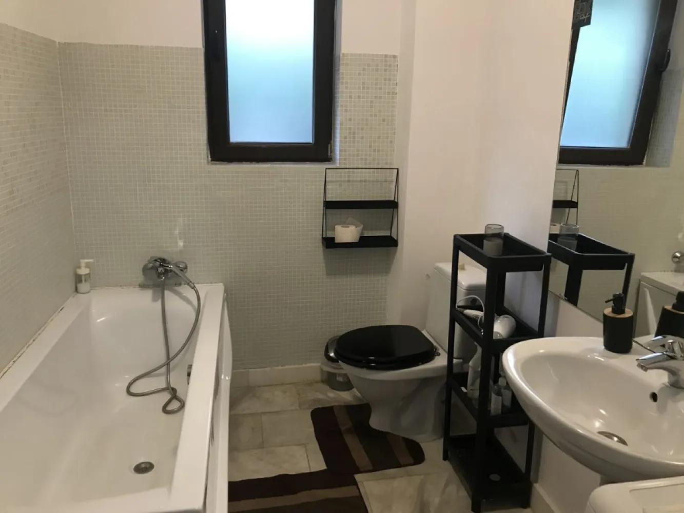 Splaiul Unirii, Mihai Bravu, parter in vila
