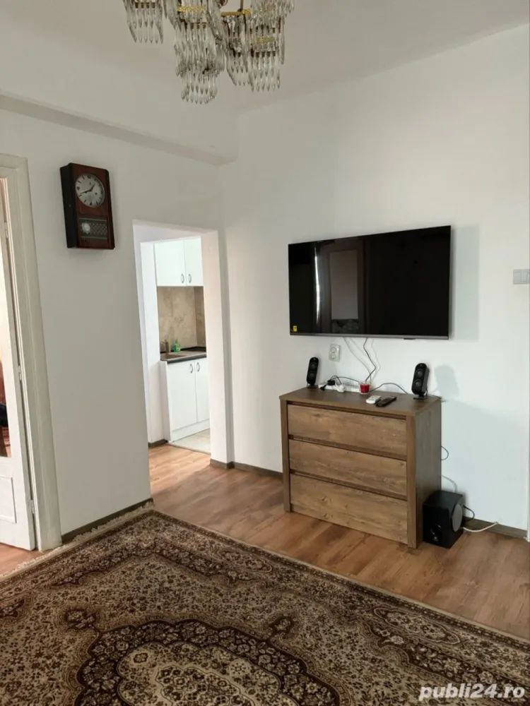 BRASADAS închiriază ap 2 cam Popa Tatu mobilat. - Agenția imobiliara BRASADAS închiriază apartament cu 2 camere, situat la Et.4 cu lift,intr-un bloc interbelic din 1932. nu prezinta bulina . Ap e semidecomandat , 2 balcoane, frigider, centrala si cuptor , microunde, mobila noua Jysk pat, dulap, masa cu scaune , TV 42 inch, garantia 1000 Euro