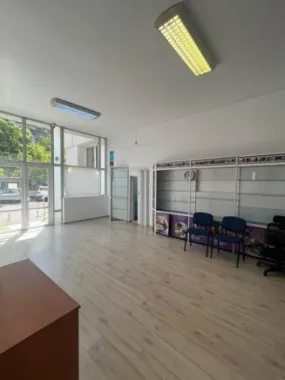 Spatiu comercial stradal Bd.Unirii - Traian - 70 mp