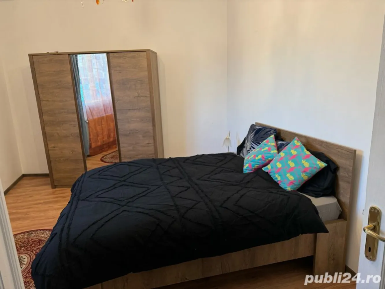 BRASADAS închiriază ap 2 cam Popa Tatu mobilat. - Agenția imobiliara BRASADAS închiriază apartament cu 2 camere, situat la Et.4 cu lift,intr-un bloc interbelic din 1932. nu prezinta bulina . Ap e semidecomandat , 2 balcoane, frigider, centrala si cuptor , microunde, mobila noua Jysk pat, dulap, masa cu scaune , TV 42 inch, garantia 1000 Euro