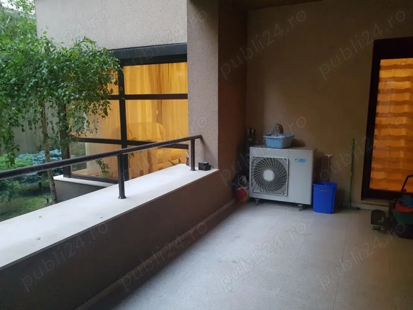 vand ap 3 camere Herastrau - Nordului, 139 mp utili + terasa - Locatie premium - Vând apartament spațios, 3 camere, tip 2S+P+4E+5E (retras) situat la parter, în una dintre cele mai căutate zone din București Herăstrău Șos. Nordului, la 1 minut de Parcul Herăstrău. Suprafață utilă: 138,5 mp Terasă: 21,43 mp perfectă pentru relaxare Suprafață construită: 190,76 mp Compartimentare: living generos de 43 mp, 2 dormitoare mari si luminoase, dressing, 2 băi, debara, hol spațios Cota indiviză: 40,95 mp din părțile comune + teren aferent, Finisaje premium, compartimentare eficientă, spații mari Zonă liniștită, în proximitate imediată de parc, restaurante, școli și mijloace de transport Ap este nemobilat. Mobila este orientativa. Ideal pentru locuință de familie sau investiție