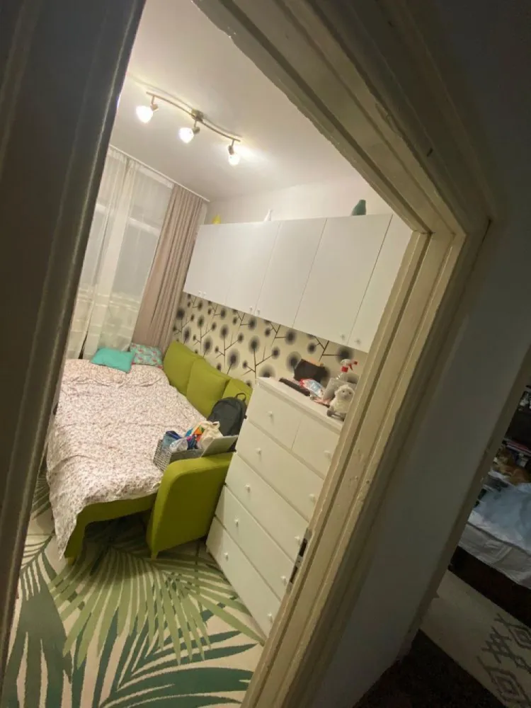 Vand Ap Corneliu Coposu (Unirii) - Vand apartament 3 camere Bulevardul Corneliu Coposu cu suprafata totala de 49 mp+boxa!Apartamentul dintr un imobil cu 2 nivele apartamentul fiind situat la demisol!Este pretabil pentru firma,regim hotelier,notar sau pentru cineva la început de drum..etc!Imobilul este din anul 1936 nefiind incadrat in clasa de risc seismic!Se vinde cu mobilierul din poze,toate actele la zi (cadastru+intabulare) și asigurare locuință!Pentru mai multe detalii sunați la nr din anunț!Pretul este putin negociabil!Multumesc