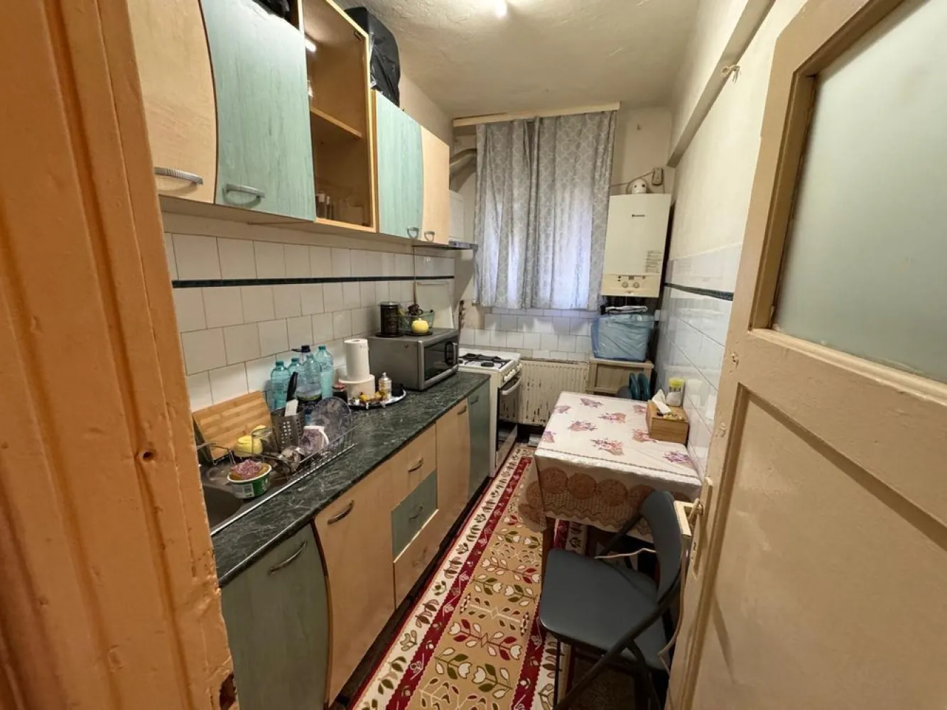 Vand Ap Corneliu Coposu (Unirii) - Vand apartament 3 camere Bulevardul Corneliu Coposu cu suprafata totala de 49 mp+boxa!Apartamentul dintr un imobil cu 2 nivele apartamentul fiind situat la demisol!Este pretabil pentru firma,regim hotelier,notar sau pentru cineva la început de drum..etc!Imobilul este din anul 1936 nefiind incadrat in clasa de risc seismic!Se vinde cu mobilierul din poze,toate actele la zi (cadastru+intabulare) și asigurare locuință!Pentru mai multe detalii sunați la nr din anunț!Pretul este putin negociabil!Multumesc