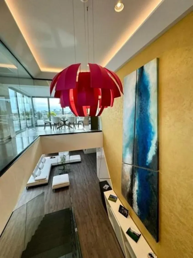 Penthouse Herastrau 116 terasa,mobilat si utilat loc de parcare si boxa subteran - Va propunem spre vanzare un penthouse duplex exclusivist cu 3 camere in zona Herastrau situat la etajul 5+6 intr-un bloc cu 6 etaje construit in anul 2005 si renovat complet in 2015 (proiect premiat in cadrul galei Elle ca cel mai bun proiect de design interior al anului). Apartamentul are o suprafata utila totala de de 500 mp impartiti egal pe 2 etaje (cu scara interioara). Partea de jos este compusa dintr-un living spatios, cu zona de dining, zona de bar, zona de lounge, semineu pe de o parte, o baie de serviciu si un un dormitor matrimonial deservit de baia proprie + dressing pe cealalta parte. Partea de sus este compusa dintr-o bucatarie open space, zona de dining , un dormitor secundar cu baie proprie, si o terasa generoasa amenajata partial cu gradina cu plante verzi, partial pavata cu deck si cu zona de luat masa la exterior. Apartamentul se vinde mobilat si utilat exact ca in poze, fiind ideal pentru mutare imediata. Pret de vanzare: 1.900.000 Euro negociabil (inclus un loc de parcare subteran si boxa adiacenta locului de parcare in suprafata de 4mp)