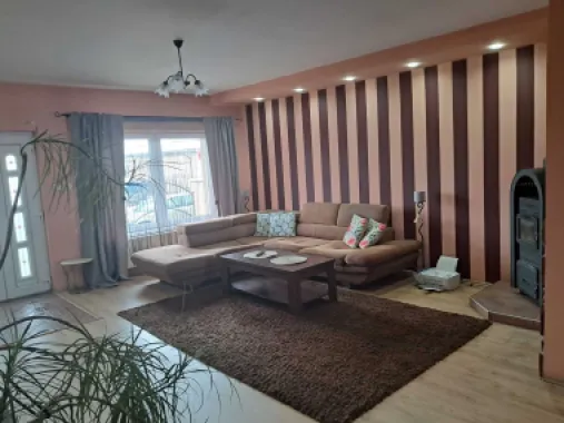 BRASADAS vinde casa tip duplex în zona CLOSCA.