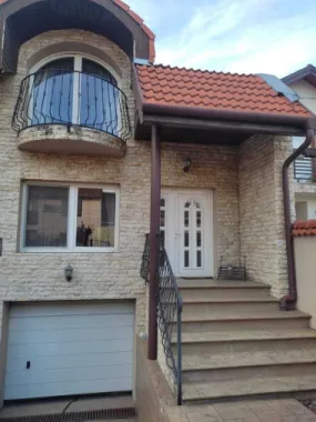 BRASADAS vinde casa tip duplex în zona CLOSCA.