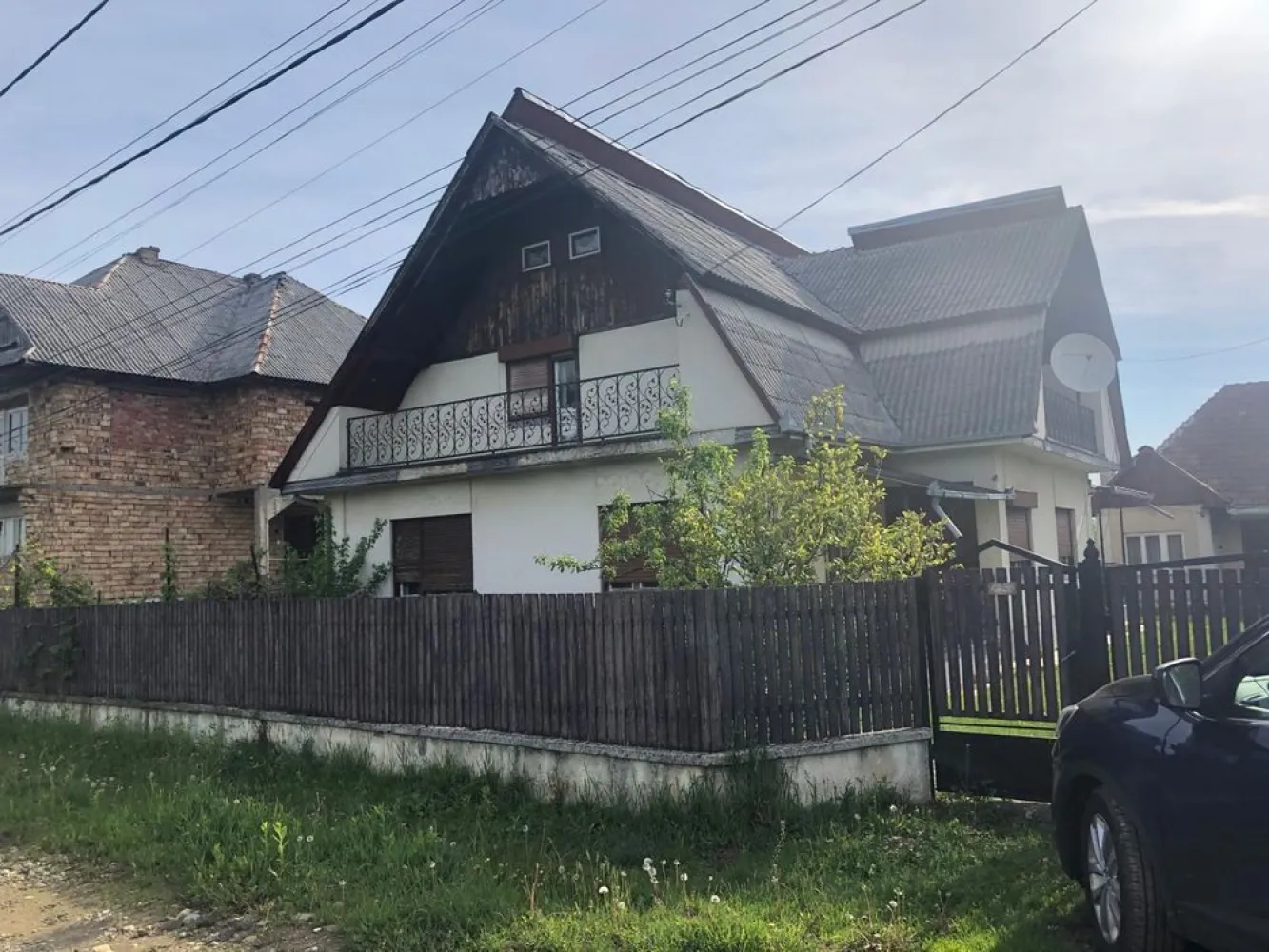 Casa de vanzare in loc. Crucisor - Vând casă 178mp total teren 84 ari canalizare gaz apă rețea curen cu anexe șură,bucătărie de vară două garaje ,depozit 147mp balta de pescuit în com Crucisor, loc. Crucisor, Jud Satu Mare tel 07******79 preț 79000euro, negociabil