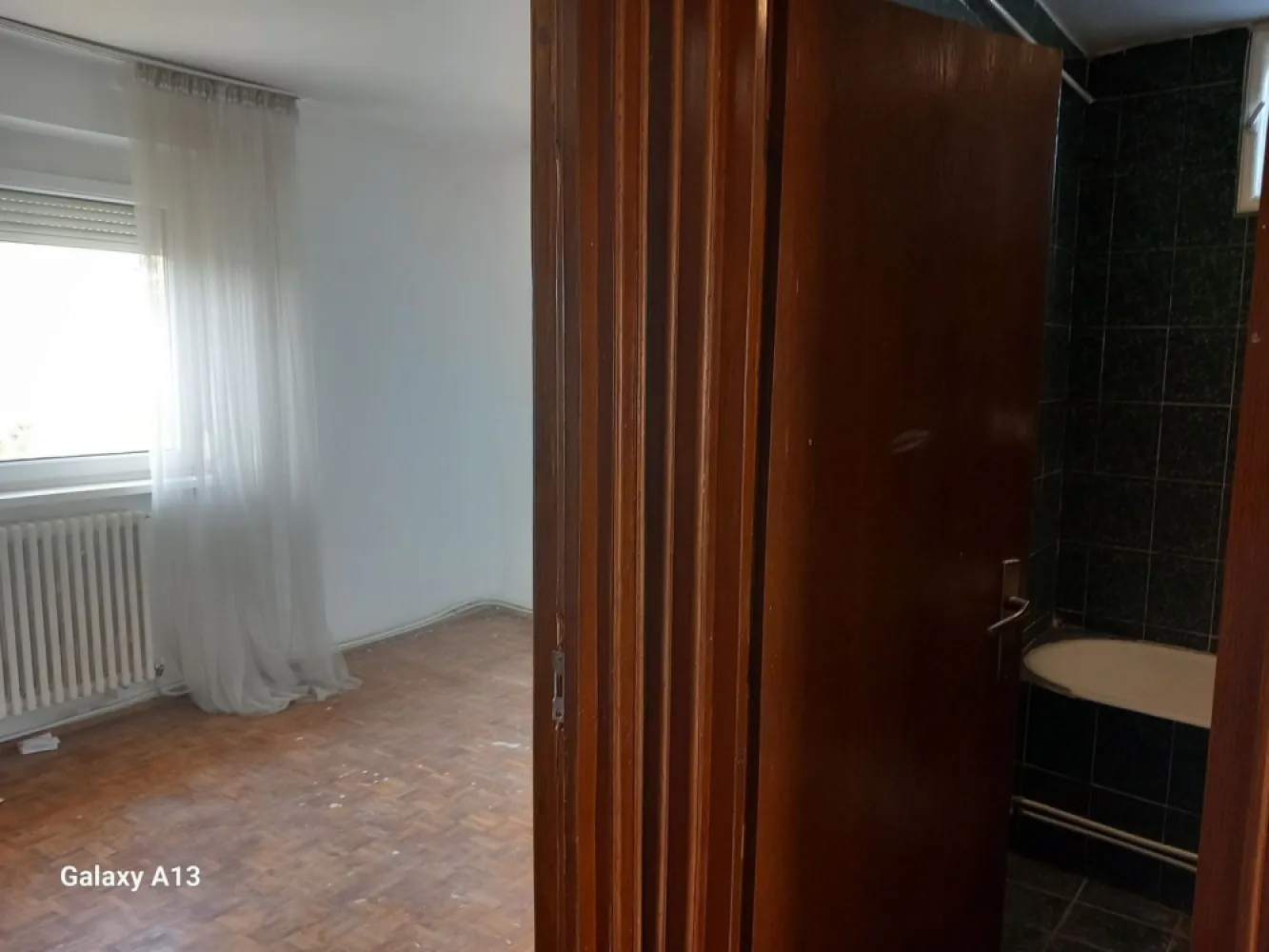 BRASADAS vinde ap 2 cam etaj 4/4 Calea Traian.