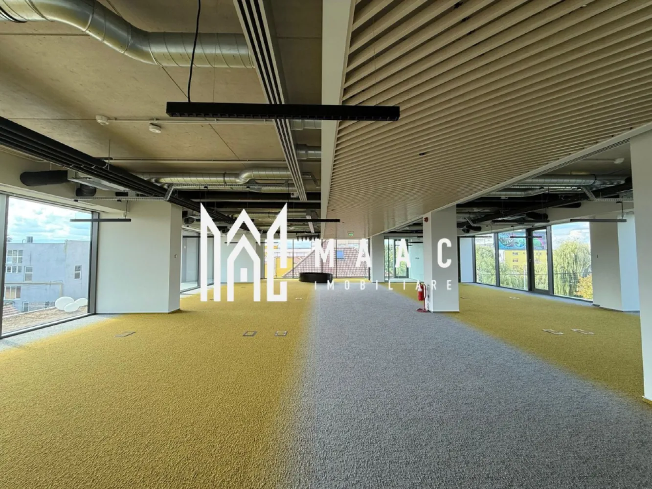 Spatiu birouri I Suprafete la cerere I Zona Centrala - MAAC Imobiliare propune atentiei dumneavoastra un imobil in care se inchiriaza spatii ce pot avea ca destinatie activitati de birou, educative, etc Această clădire de birouri este certificată NZEB, în curs de certificare BREEAM și bifează toate cerințele unei clădiri de birouri moderne de clasa A. Se inchiriaza etajul 2 ( 757 mp) cu posibilitate de extindere a suprafetelor si la etajul 3 sau parter. Suprafata disponibila poate fi compartimentata dupa dorinta chiriasilor si se preda nemobilata. Spatiile comune au bai complet finisate si echipate. Zone exclusive dotate cu HVAC, cablare, pardoseli flotante, pereți finisați, tavane și iluminat; mocheta ignifuga, jaluzele transparente, climatizare, sistem ambiental, insula pentru plante de interior, oficiu, etc Imobilul are, la subsol, parcare pentru masini, biciclete, statii de incarcare auto electrice. Pret: 11 euro mp + 4,71 euro mp- service charge. Accesibilitate pentru persoanele cu dizabilitati motorii. Grădini interioare.Confort psihologic sporit într-un design biofilic. Autorizație de incendiu și autorizație de protecție civilă. In spate-parc cu acces public, zona de relaxare. Vedere catre râul Cibin, asupra orașului vechi, dar si spre munti. Acces la grădina exterioară cu alei, bănci, râu și iaz.Excelent pentru întâlniri individuale sau de echipă într-un mediu natural. Pentru mai multe detalii precizati telefonic ca ati vazut anuntul cu ID:CP2783257 }}