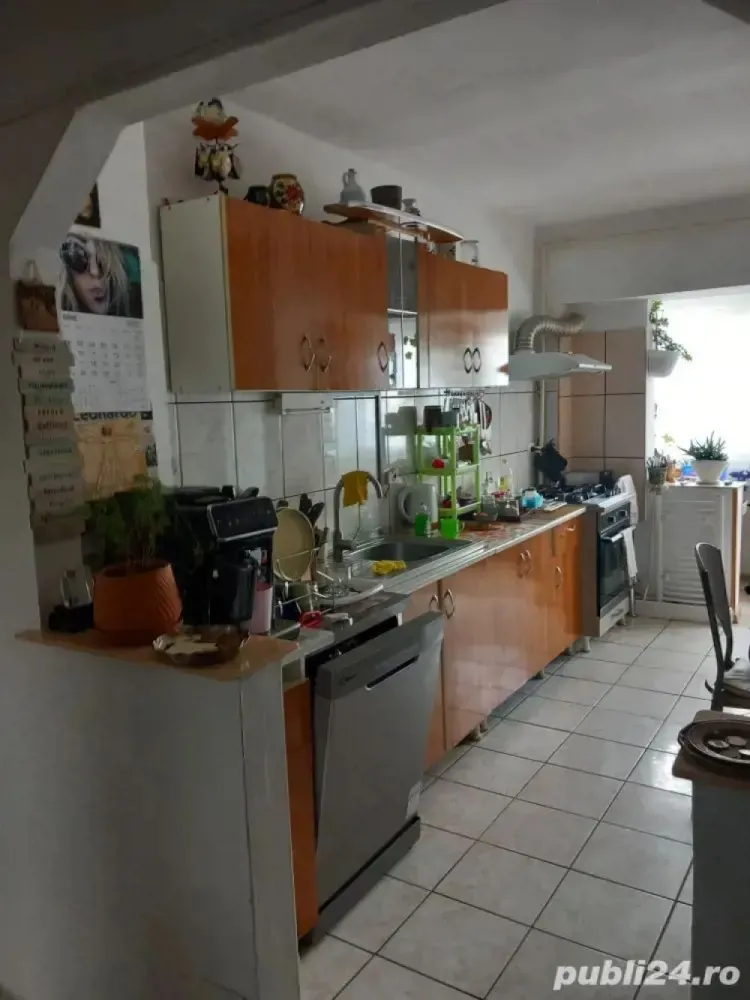 BRASADAS vinde ap 3 cam etaj 2/4 Carpati 2. - Agenția imobiliara BRASADAS vinde apartament cu 3 cam la etajul 2/4 in Carpati 2. Bucatarie, balcon închis. Suprafață totală 82,5 mp. www.brasadas.com.