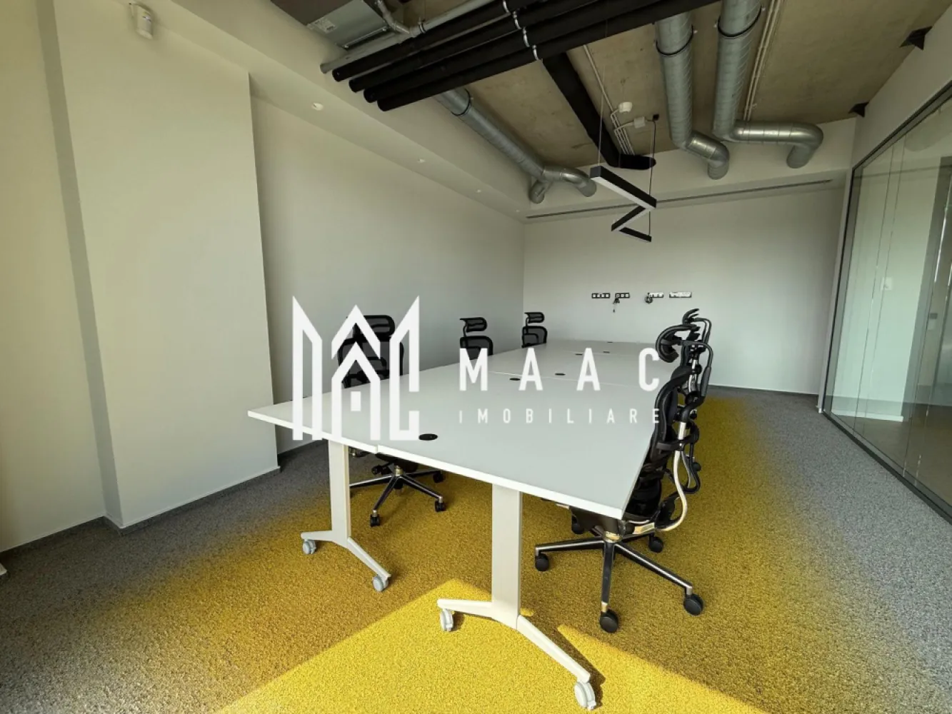 Spatiu birouri I Suprafete la cerere I Zona Centrala - MAAC Imobiliare propune atentiei dumneavoastra un imobil in care se inchiriaza spatii ce pot avea ca destinatie activitati de birou, educative, etc Această clădire de birouri este certificată NZEB, în curs de certificare BREEAM și bifează toate cerințele unei clădiri de birouri moderne de clasa A. Se inchiriaza etajul 2 ( 757 mp) cu posibilitate de extindere a suprafetelor si la etajul 3 sau parter. Suprafata disponibila poate fi compartimentata dupa dorinta chiriasilor si se preda nemobilata. Spatiile comune au bai complet finisate si echipate. Zone exclusive dotate cu HVAC, cablare, pardoseli flotante, pereți finisați, tavane și iluminat; mocheta ignifuga, jaluzele transparente, climatizare, sistem ambiental, insula pentru plante de interior, oficiu, etc Imobilul are, la subsol, parcare pentru masini, biciclete, statii de incarcare auto electrice. Pret: 11 euro mp + 4,71 euro mp- service charge. Accesibilitate pentru persoanele cu dizabilitati motorii. Grădini interioare.Confort psihologic sporit într-un design biofilic. Autorizație de incendiu și autorizație de protecție civilă. In spate-parc cu acces public, zona de relaxare. Vedere catre râul Cibin, asupra orașului vechi, dar si spre munti. Acces la grădina exterioară cu alei, bănci, râu și iaz.Excelent pentru întâlniri individuale sau de echipă într-un mediu natural. Pentru mai multe detalii precizati telefonic ca ati vazut anuntul cu ID:CP2783257 }}