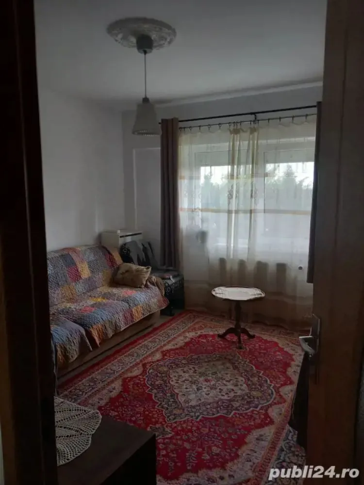 BRASADAS vinde ap 3 cam etaj 2/4 Carpati 2. - Agenția imobiliara BRASADAS vinde apartament cu 3 cam la etajul 2/4 in Carpati 2. Bucatarie, balcon închis. Suprafață totală 82,5 mp. www.brasadas.com.