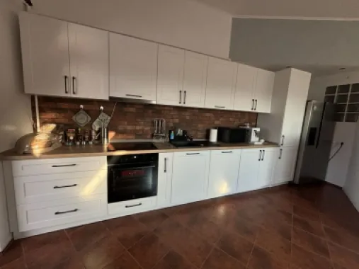 BRASADAS vinde ap 3 cam etaj 4/4 zona Baritiu.
