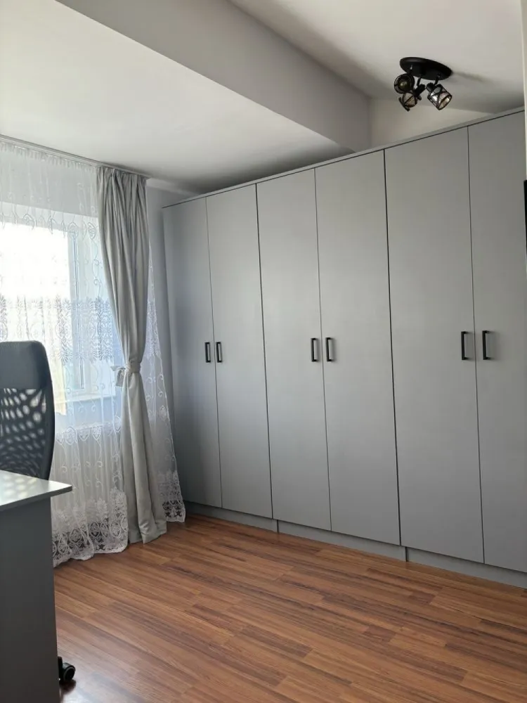BRASADAS vinde ap 3 cam etaj 4/4 zona Baritiu.