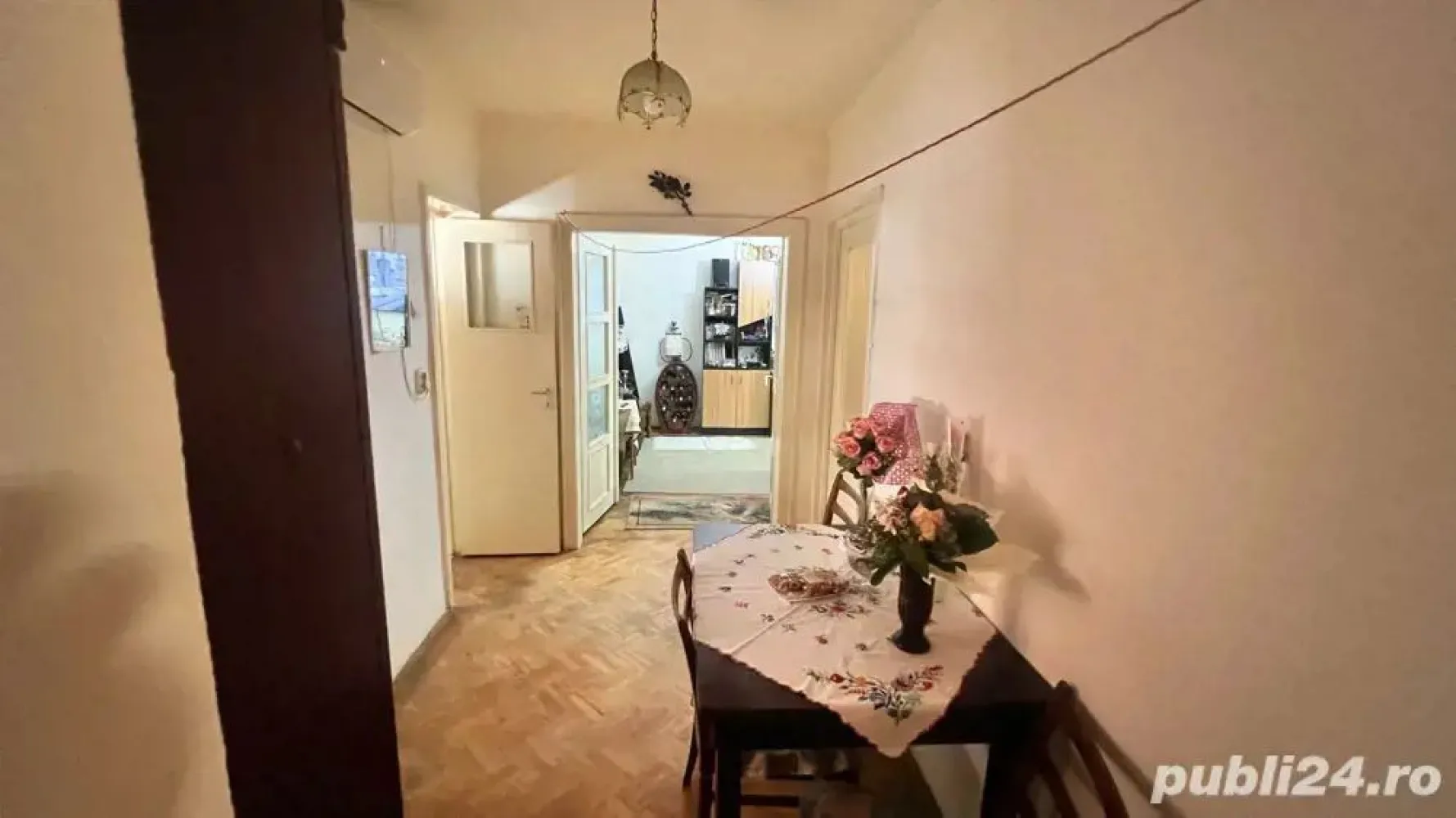 BRASADAS vinde ap 3 cam etaj 1/4 Careiului. - Agenția imobiliara BRASADAS vinde apartament cu camere la etajul 1/4 pe Careiului. Bloc din caramida, 84 mp Privileste spre curte, zona linistita, interfon. Usa intrare metalica Centrala pe gaz Aer conditionat Beci Garaj www.brasadas.com.