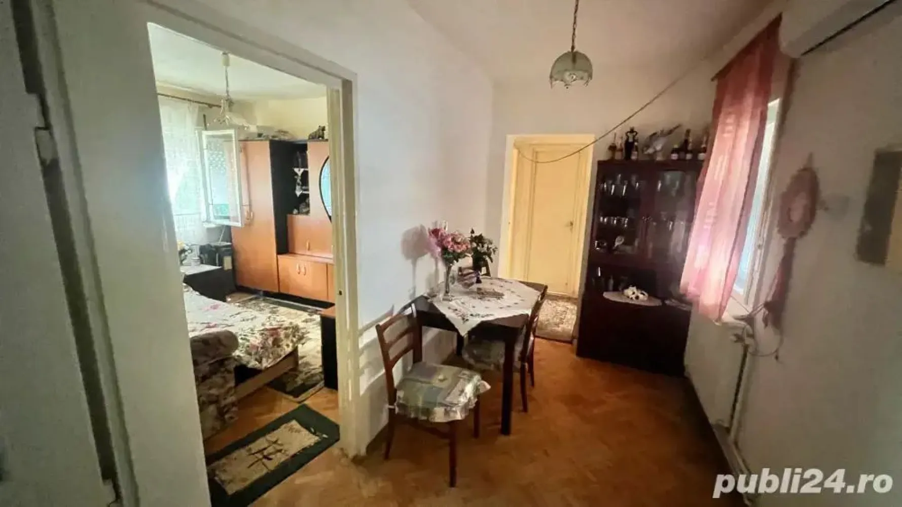 BRASADAS vinde ap 3 cam etaj 1/4 Careiului. - Agenția imobiliara BRASADAS vinde apartament cu camere la etajul 1/4 pe Careiului. Bloc din caramida, 84 mp Privileste spre curte, zona linistita, interfon. Usa intrare metalica Centrala pe gaz Aer conditionat Beci Garaj www.brasadas.com.