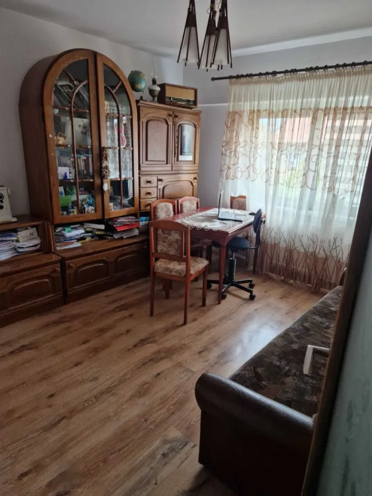 BRASADAS vinde ap 3 cam RENOVAT etaj 4/4 Carpati 2. - Agenția imobiliara BRASADAS vinde apartament cu 3 camere, decomandat : 2 bai si beci, situat in Carpati 2, intr-o zona linistita, la etajul 4 din 4 cu acoperis recent renovat. www.brasadas.com.