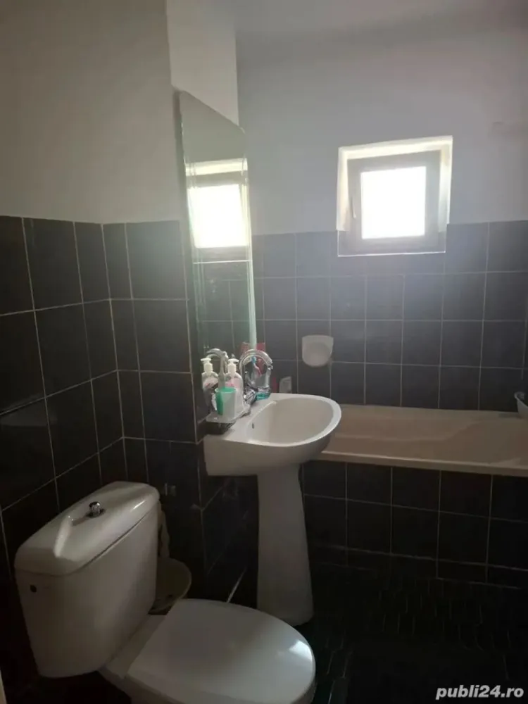 BRASADAS vinde ap 3 cam PARTER in Micro 17 - Agenția imobiliara BRASADAS vinde apartament 3 camere parțial mobilat in Micro 17 situat la parter cu suprafața de 77 metri pătrați având două băi și loc de parcare rezervat plus beci. www.brasadas.com.