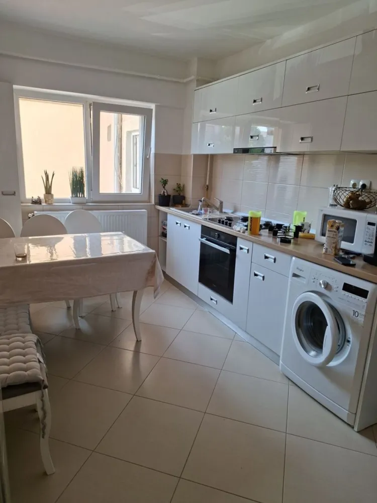 BRASADAS vinde ap 3 cam etaj 2/4 in Micro 16. - Agenția imobiliara BRASADAS vinde apartament cu 3 camere complet mobilat in cartierul Micro 16 la etajul etaj 2/4. www.brasadas.com.