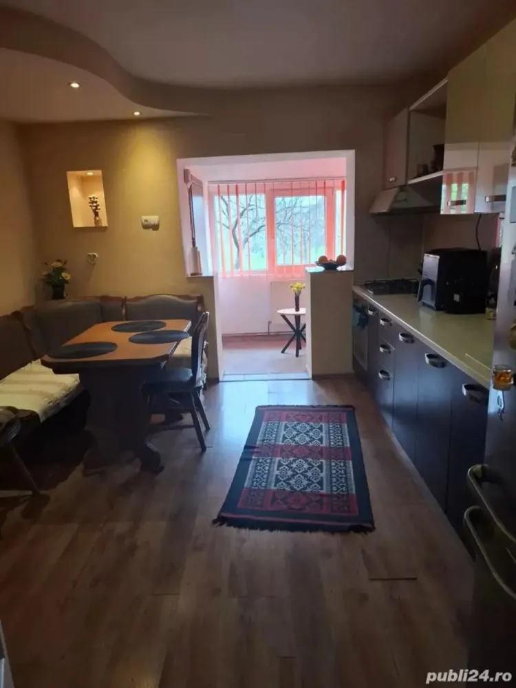 BRASADAS vinde ap 3 cam PARTER in Micro 17 - Agenția imobiliara BRASADAS vinde apartament 3 camere parțial mobilat in Micro 17 situat la parter cu suprafața de 77 metri pătrați având două băi și loc de parcare rezervat plus beci. www.brasadas.com.
