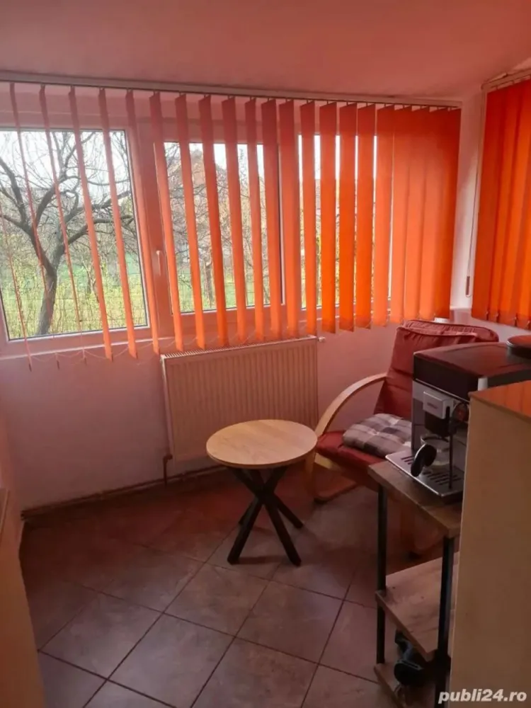 BRASADAS vinde ap 3 cam PARTER in Micro 17 - Agenția imobiliara BRASADAS vinde apartament 3 camere parțial mobilat in Micro 17 situat la parter cu suprafața de 77 metri pătrați având două băi și loc de parcare rezervat plus beci. www.brasadas.com.