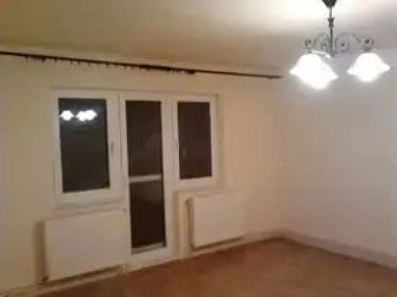 Vand apartament 4 camere Micro 16 - Vând apartament cu 4 camere în cartierul Micro 16 Satu Mare
