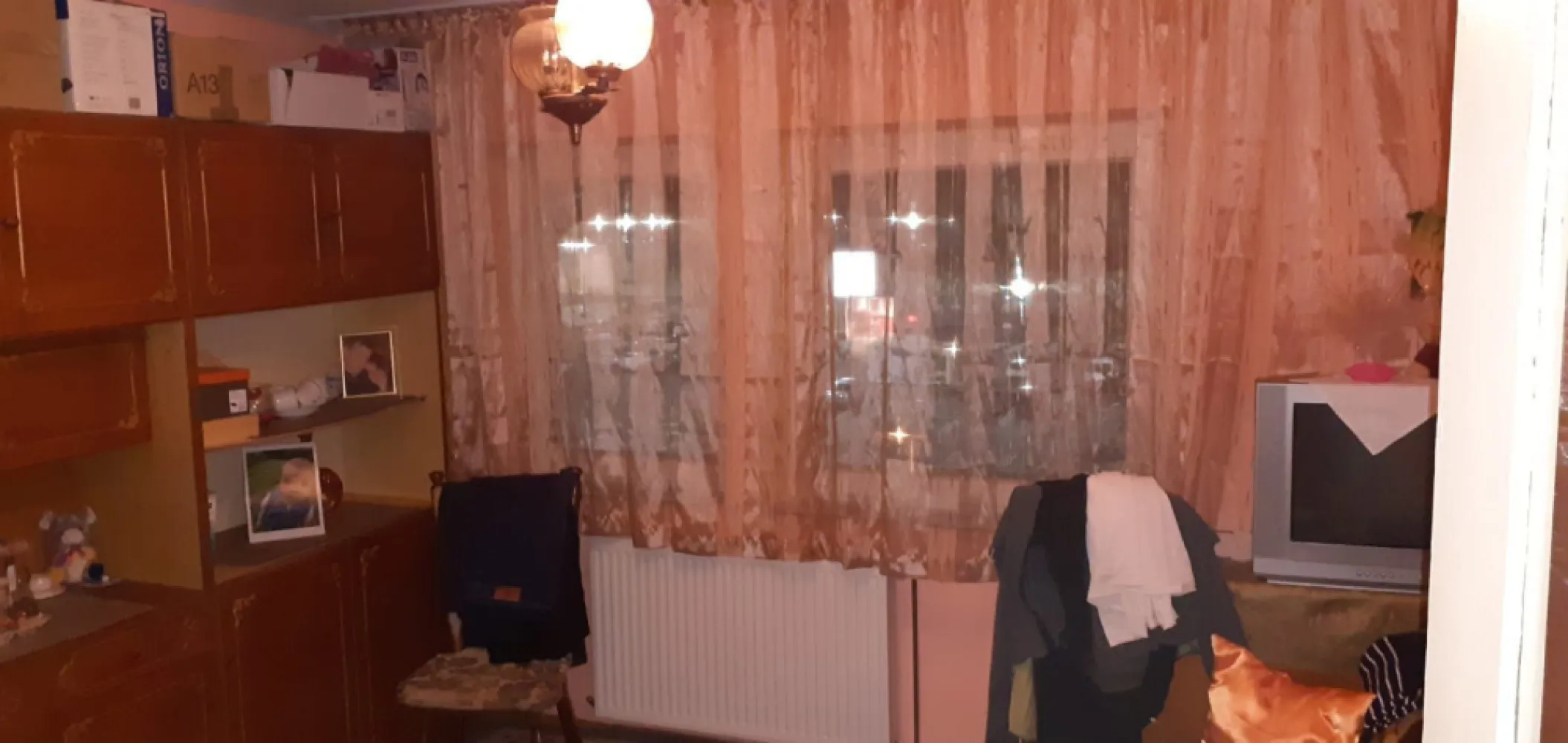 BRASADAS vinde ap 3 cam etaj 4/4 lângă Economic. - Agenția imobiliara BRASADAS vinde apartament aproape de centru mai exact langa liceul Economic. Apartamentul este compartimentat astfel : 3 camere , 2 bai , bucătărie mare cu cămară, hol mare, boxa beci uscat, acoperiș din construcție întreținut corespunzător, centrala Ferroli cu țevi de cupru. www.brasadas.com.