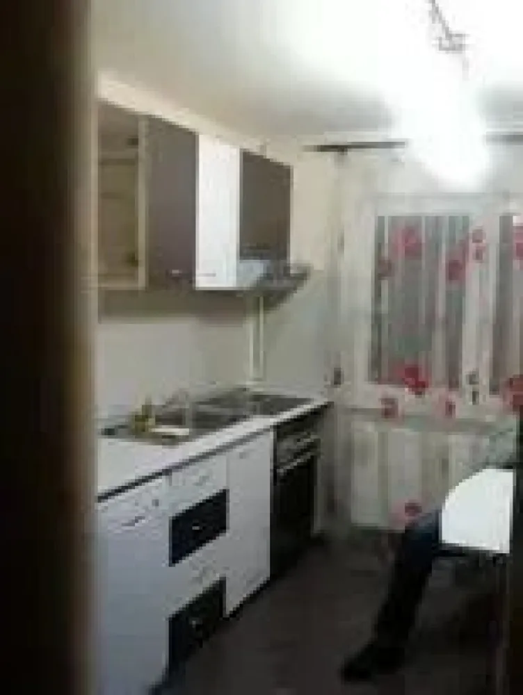 Vand apartament 4 camere Micro 16 - Vând apartament cu 4 camere în cartierul Micro 16 Satu Mare