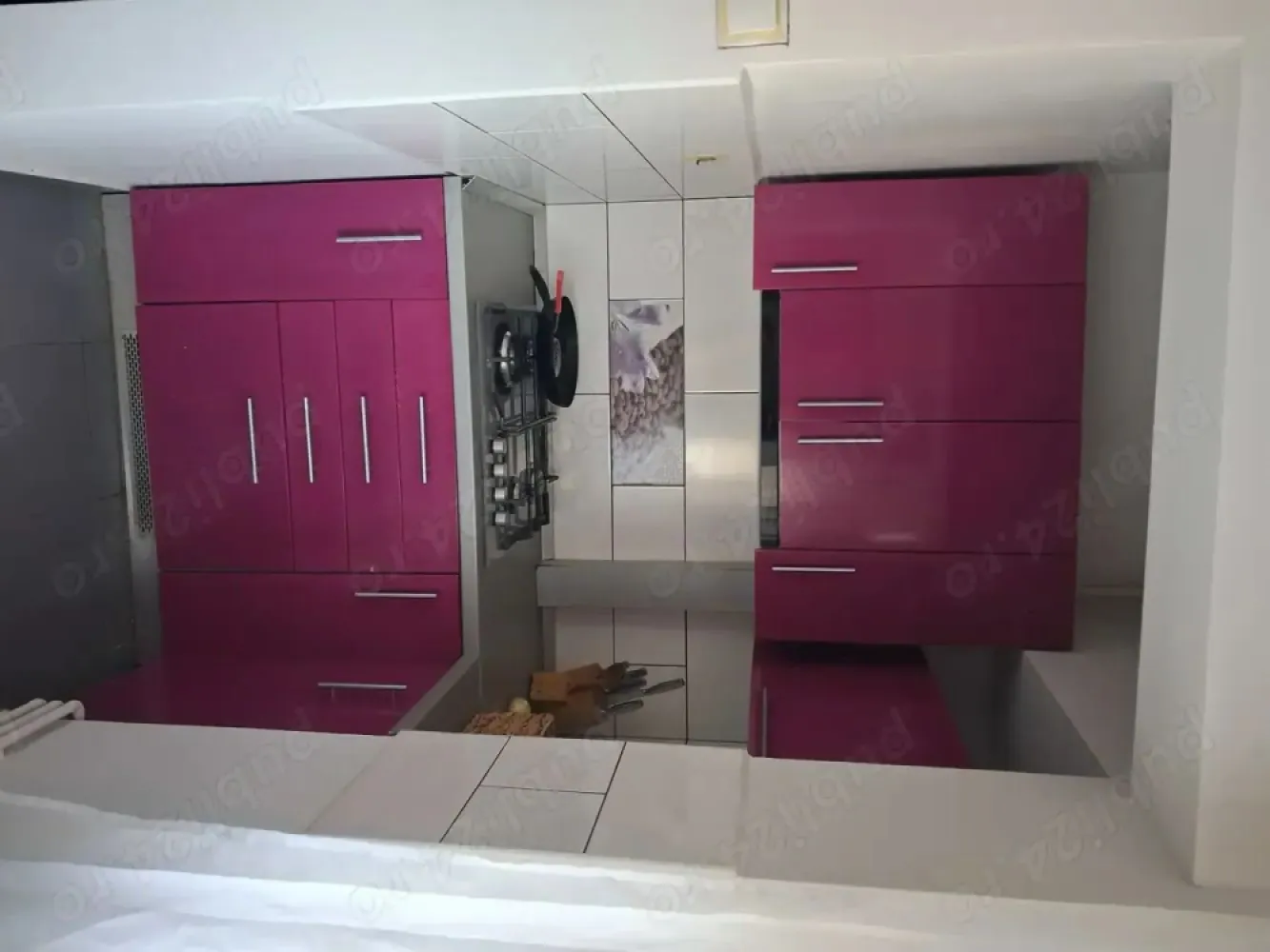 BRASADAS vinde ap 2 cam etaj 4/4 in zona CENTRALA. - Agenția imobiliara BRASADAS vinde apartament spațios și bine compartimentat, cu 3 camere, situat într-o zonă semicentrală, ideal pentru o familie sau ca investiție ! Se accepta si schimburi cu o casa plus diferenta din partea nostra ! Suprafață utilă: 66 mp Etaj 4/4 bloc din cărămidă, cu acoperiș (fără infiltrații) Compartimentare: semidecomandat spațiu optim între camere Încălzire: microcentrală nouă eficiență și economie Confort: 3 aparate de aer condiționat, pentru climat ideal tot timpul anului Balcon inclus perfect pentru relaxare sau depozitare Apartamentul este luminos, bine întreținut și se află într-un imobil solid, într-o zonă cu acces rapid către centru, școli, magazine și mijloace de transport. www.brasadas.com.