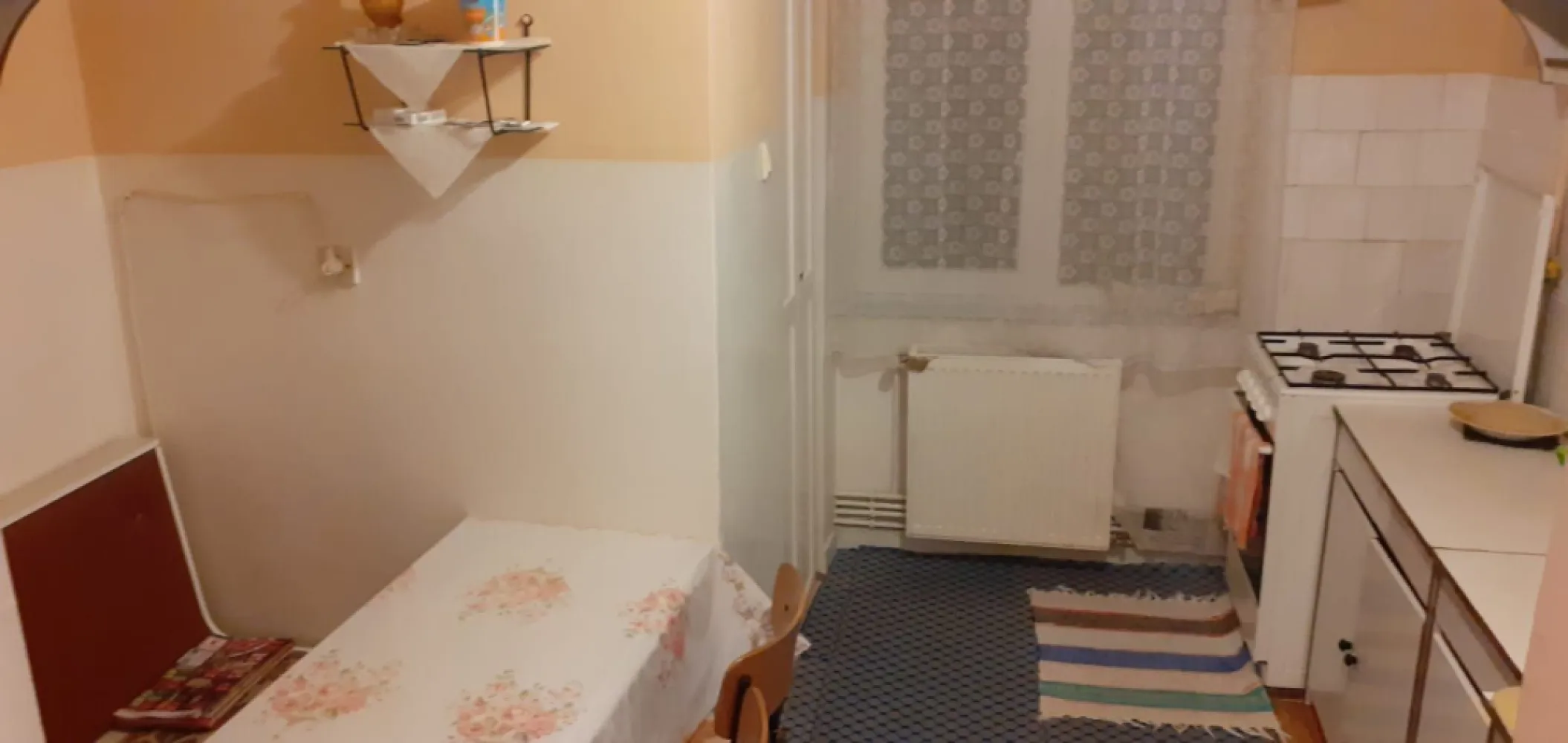 BRASADAS vinde ap 3 cam etaj 4/4 lângă Economic. - Agenția imobiliara BRASADAS vinde apartament aproape de centru mai exact langa liceul Economic. Apartamentul este compartimentat astfel : 3 camere , 2 bai , bucătărie mare cu cămară, hol mare, boxa beci uscat, acoperiș din construcție întreținut corespunzător, centrala Ferroli cu țevi de cupru. www.brasadas.com.