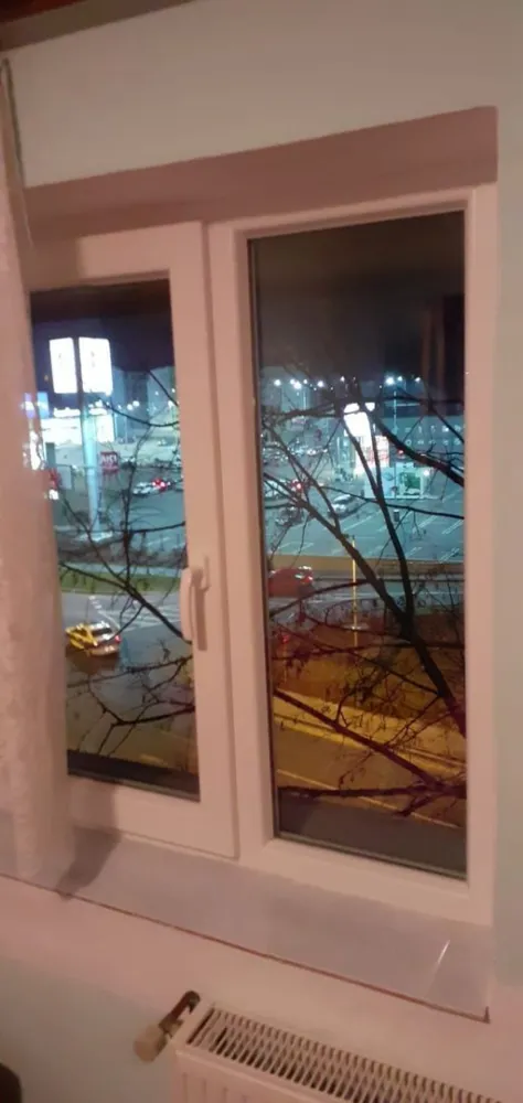 BRASADAS vinde ap 3 cam etaj 4/4 lângă Economic. - Agenția imobiliara BRASADAS vinde apartament aproape de centru mai exact langa liceul Economic. Apartamentul este compartimentat astfel : 3 camere , 2 bai , bucătărie mare cu cămară, hol mare, boxa beci uscat, acoperiș din construcție întreținut corespunzător, centrala Ferroli cu țevi de cupru. www.brasadas.com.