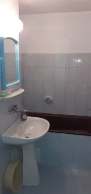 BRASADAS vinde ap 3 cam etaj 4/4 lângă Economic.