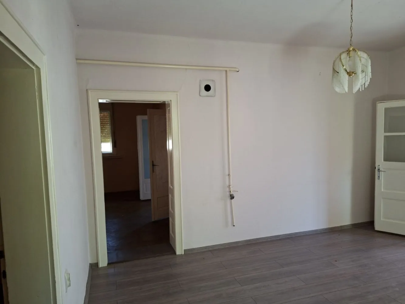 BRASADAS vinde casa 3 cam cu teren 5 ari in 14 Mai.