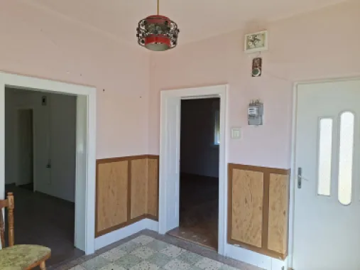 BRASADAS vinde casa 3 cam cu teren 5 ari in 14 Mai.