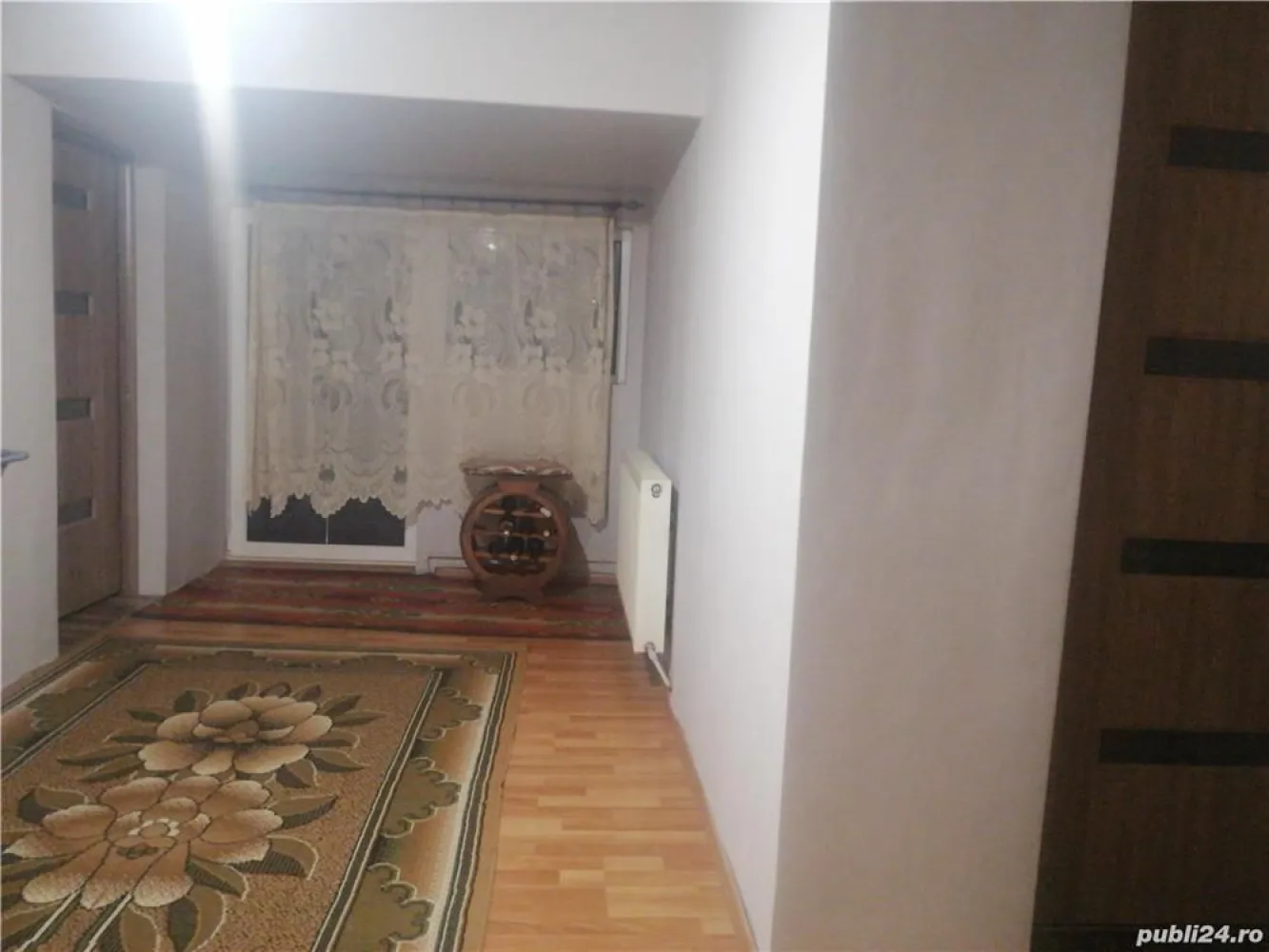 BRASADAS vinde casa din cărămidă cu 2 cam. zona Baritiu. - Agenția imobiliara BRASADAS vinde casa din cărămidă, 120mp utili, acoperișul schimbat recent,uși noi, an construcție 2002.3 camere, 2 băi, beci, balcon. Parter gresiat, etajul cu parchet laminat.Fără teren, acces prin servitute de trecere prin act notarial. Centrală pe gaz,izolată 10 cm,termopane. Zona lac Cubic - Baritiu. www.brasadas.com