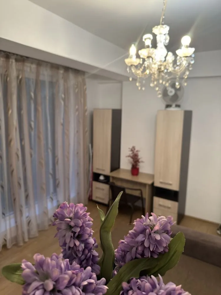 VANZARE sau SCHIMB DIRECT PROPRIETAR a 2 apartamente cu 2 camere - PROPRIETAR vând 2 apartamente cu 2 camere în aceeași scară de bloc etaj 1 și etaj 2 , bloc NOU dar accept și varianta de schimb cu apartament sector 2,3,4 sau vila cu 4 camere și plătesc diferența de bani .... Infrastructura solidă , aproape de oraș dar și de autostrada Buc- Pitești BLOCUL este NOU , cu parcare, supravegheat video, bariere, videointerfoane , lift silențios , bloc curat Apartamentele sunt identice, unul deasupra celuilalt , suprafața 49 mp Disponibile imediat , proaspăt zugrăvite , mobilate și utilate standard , cu centrală proprie de apartament , aer condiționat , baie cu cadă , mașină de spălat rufe Zonă curată de blocuri locuit, asigură locuința confortabilă pe care ți o dorești sau un venit sigur din închirierea acestor apartamente complet mobilate și utilate aproape de Metrou Păcii, transport RATB, alte soluții de transport , școli , grădinițe, locuri de joacă pentru copii, cofetării, cafenele, terase, restaurante, hipermarketuri , magazine, săli de fitness, piscine, SPA, Ballrom Militari Residence