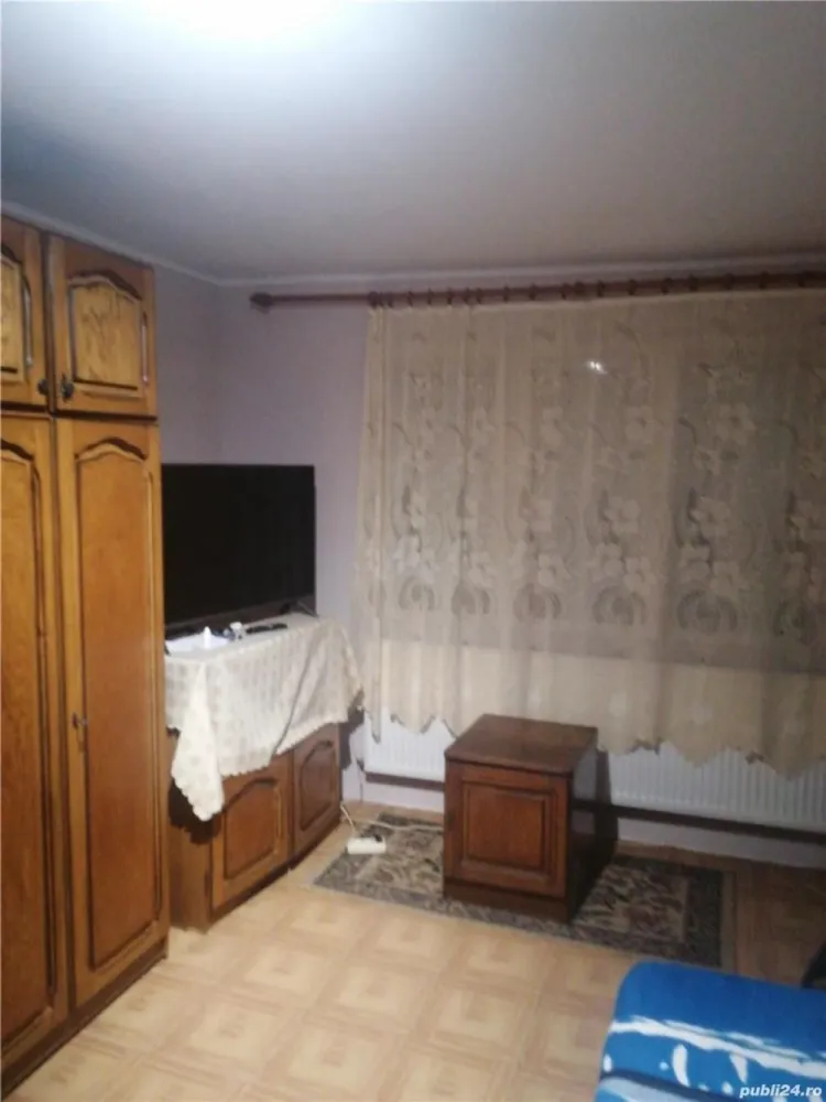 BRASADAS vinde casa din cărămidă cu 2 cam. zona Baritiu. - Agenția imobiliara BRASADAS vinde casa din cărămidă, 120mp utili, acoperișul schimbat recent,uși noi, an construcție 2002.3 camere, 2 băi, beci, balcon. Parter gresiat, etajul cu parchet laminat.Fără teren, acces prin servitute de trecere prin act notarial. Centrală pe gaz,izolată 10 cm,termopane. Zona lac Cubic - Baritiu. www.brasadas.com