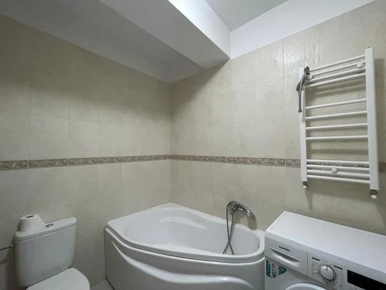 VANZARE sau SCHIMB DIRECT PROPRIETAR a 2 apartamente cu 2 camere