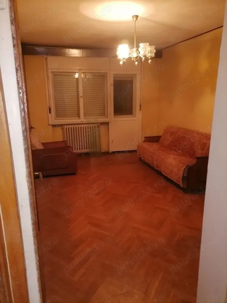 BRASADAS vinde apt 4 camere etaj 4/4 in centru. - Agenția imobiliara BRASADAS vinde apartament 4 camere la etajul 4 din 4 in zona CENTRALA. 103 mp cu beci sí parcare gratuit a in curte. Necesita renovare cu exceptia geamurilor care au fost recent schimbate. www.brasadas.com.