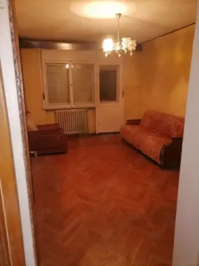 BRASADAS vinde apt 4 camere etaj 4/4 in centru.