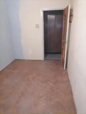 BRASADAS vinde apt 4 camere etaj 4/4 in centru.