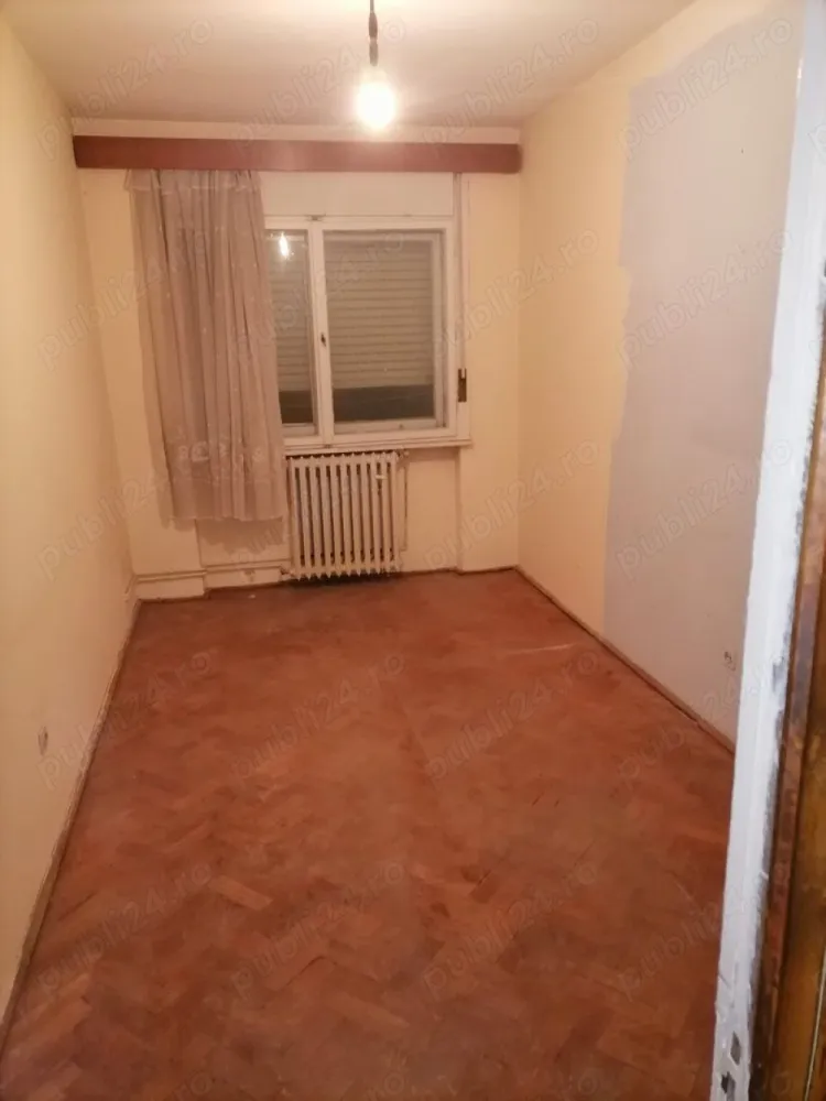 BRASADAS vinde apt 4 camere etaj 4/4 in centru. - Agenția imobiliara BRASADAS vinde apartament 4 camere la etajul 4 din 4 in zona CENTRALA. 103 mp cu beci sí parcare gratuit a in curte. Necesita renovare cu exceptia geamurilor care au fost recent schimbate. www.brasadas.com.