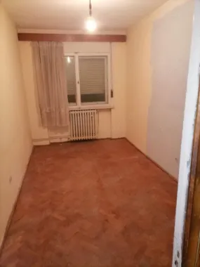 BRASADAS vinde apt 4 camere etaj 4/4 in centru.