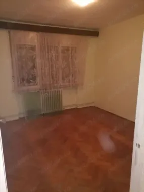 BRASADAS vinde apt 4 camere etaj 4/4 in centru.
