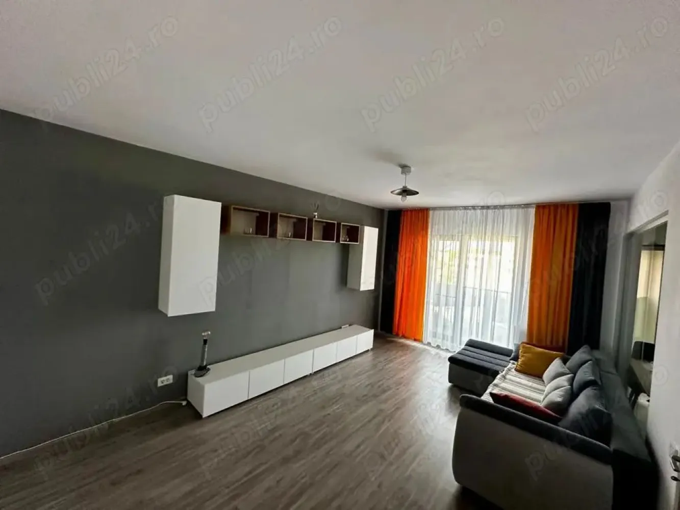 Apartament 2 camere decomandat in Giulesti Complex Aqua City - Apartament 2 camere decomandat in Giulesti Sector 6, Complex Aqua City Vand apartament 2 Camere, din 2022 in complexul Aqua City situat in Giulesti, Sector 6.- Direct Proprietar. Apartamentul este situat la etajul 4 11 cu o suprafata utila de 52,51mp si logie- 3,43mp, avand o suprafata totala de 55,94mp. Apartamentul se vinde mobilat, ca in poze, mai putin Canapeaua Apartamentul dispune de Centrala pe gaz, Aer Conditionat Acces facil la mijloace de transport, langa complex se afla statia de tramvai ( 11 si 44 ) si statia de autobuz ( 162, 163). Pentru mai multe detalii si vizionari: