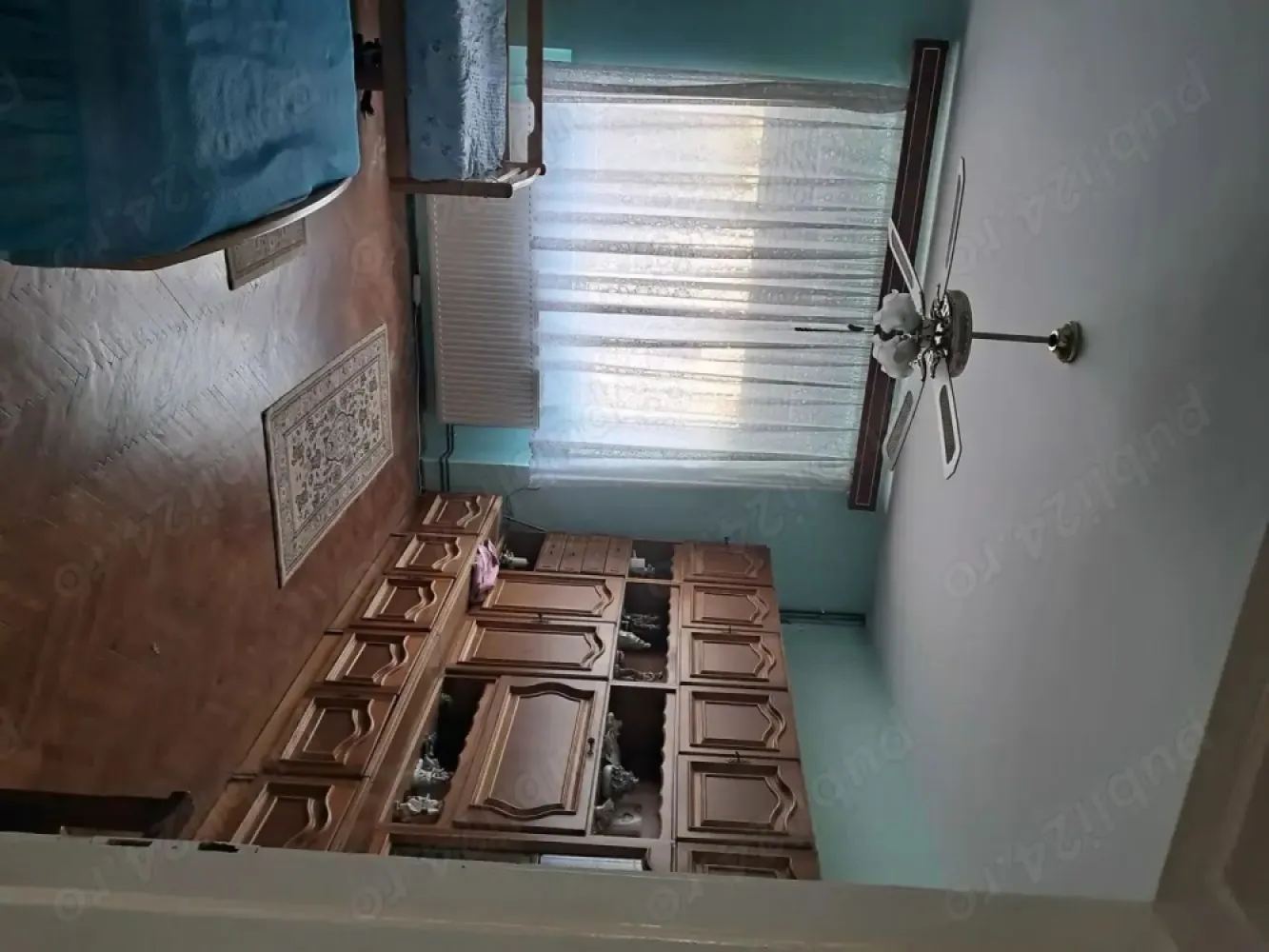 Casă de vânzare - Vand casă,P+2,de 180m2pe teren de 410m2, solida ,spatioasa,in zona 14 Mai ,ideală ptr o familie numeroasa, birouri sau investitie.Este situata într-o zona liniștită,in apropiere de magazine,scoli,grădinițe, gara și mijloacele de transport în comun. In urma cu 5 ani ,a fost izolata termic, schimbat acoperișul, centrala termica, geamurile si usile.In curte,se afla o anexa care poate fi tranformata in locuinta separata, studio sau birou.La nivelul P se găsesc:1garaj și mai multe incaperi cu diferite utilizari tehnice .Ptr mai multe informatii, vă stau la dispoziție.