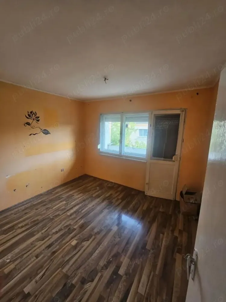 BRASADAS vinde apt 3 cam NEFINISAT etaj 4/4 in Micro 16. - Agenția imobiliara BRASADAS vinde apartament cu 3 camere in Micro 16 la etajul 4/4 cu 2 bai si 2 balcoane. Suprafata utila de 67 mp. Apartamentul este constuit din BCA Necesita renovare www.brasadas.com